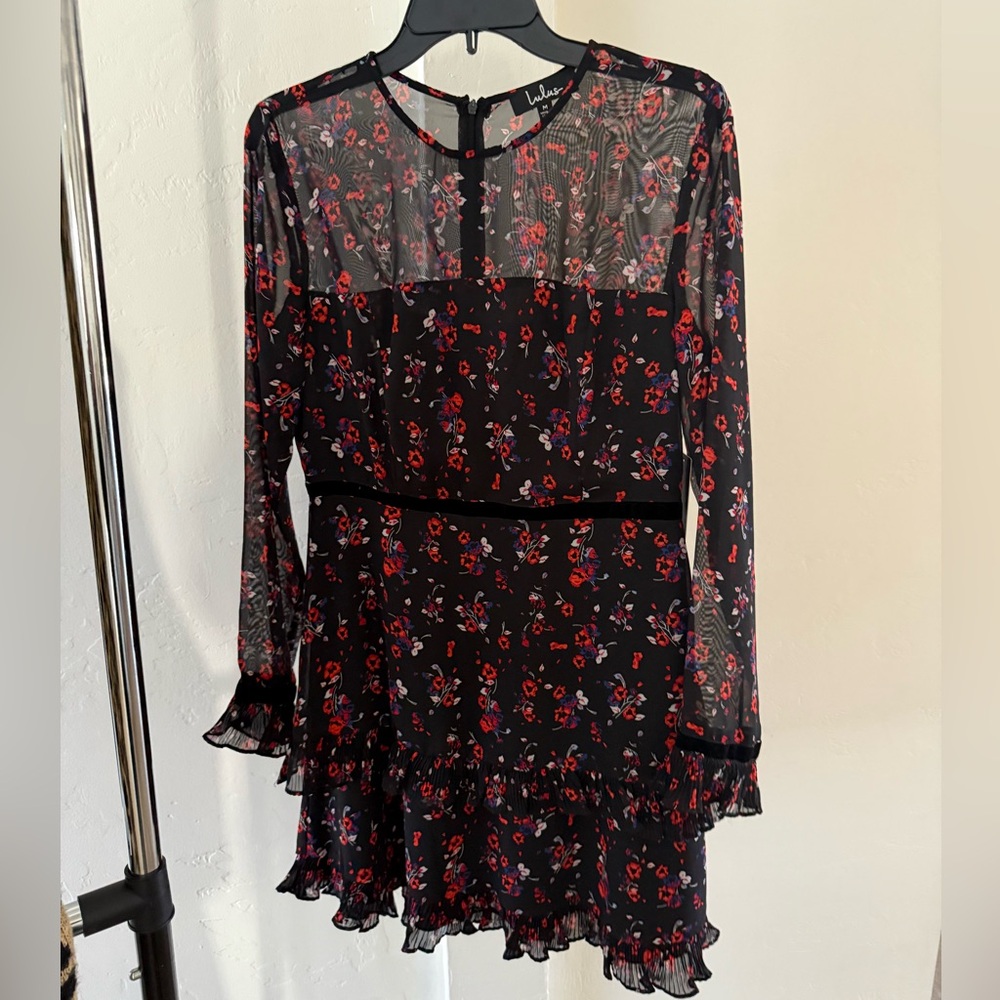 NWT Lulus Long Sleeve Mini dress